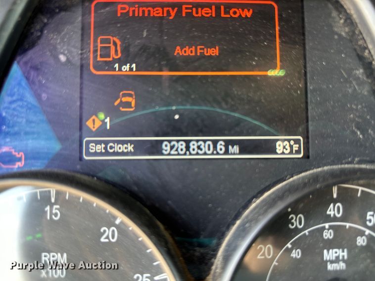 image for item NE9006 2016 Peterbilt 579  semi truck