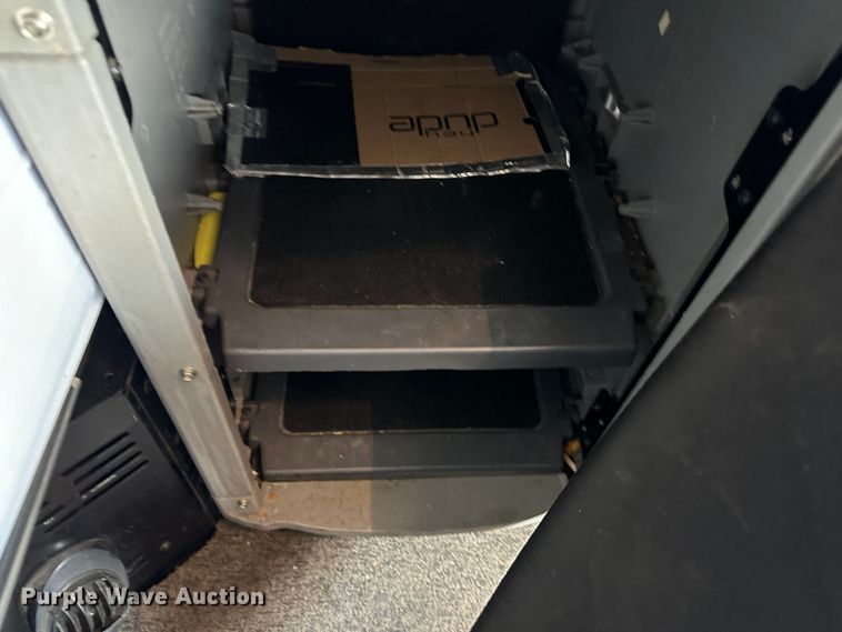 image for item NE9006 2016 Peterbilt 579  semi truck