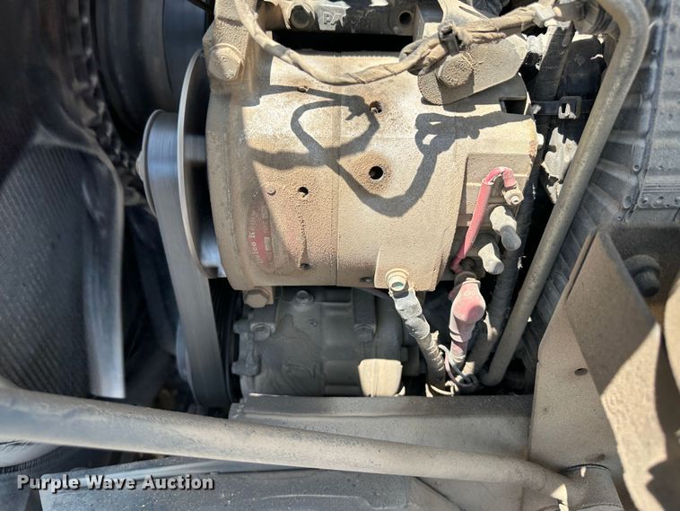 image for item NE9006 2016 Peterbilt 579  semi truck