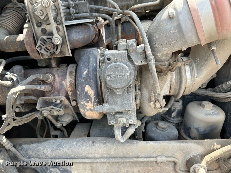 image for item NE9006 2016 Peterbilt 579  semi truck