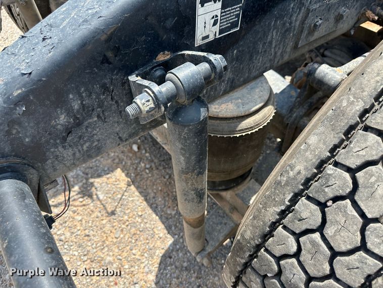 image for item NE9006 2016 Peterbilt 579  semi truck