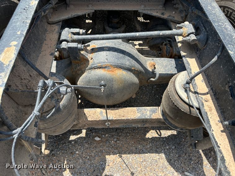 image for item NE9006 2016 Peterbilt 579  semi truck