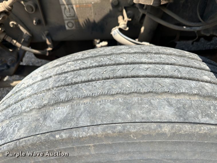 image for item NE9006 2016 Peterbilt 579  semi truck