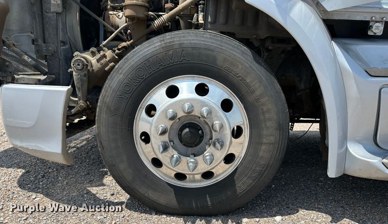 image for item NE9006 2016 Peterbilt 579  semi truck