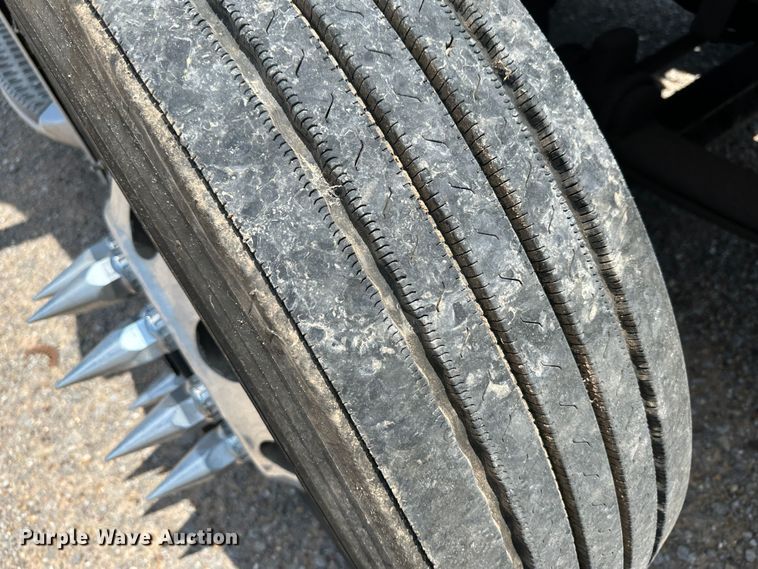 image for item NE9006 2016 Peterbilt 579  semi truck