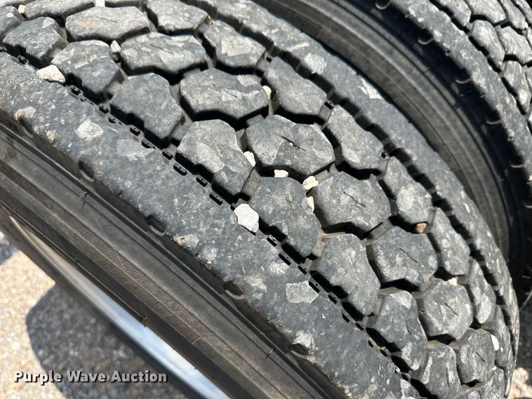 image for item NE9006 2016 Peterbilt 579  semi truck