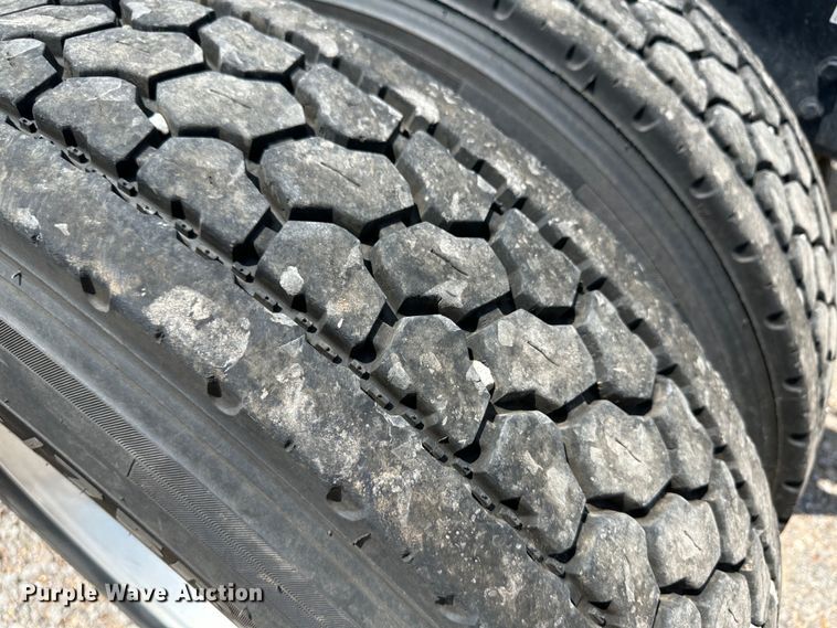 image for item NE9006 2016 Peterbilt 579  semi truck