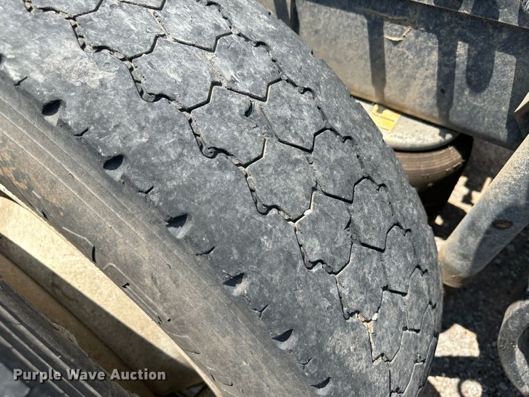 image for item NE9006 2016 Peterbilt 579  semi truck