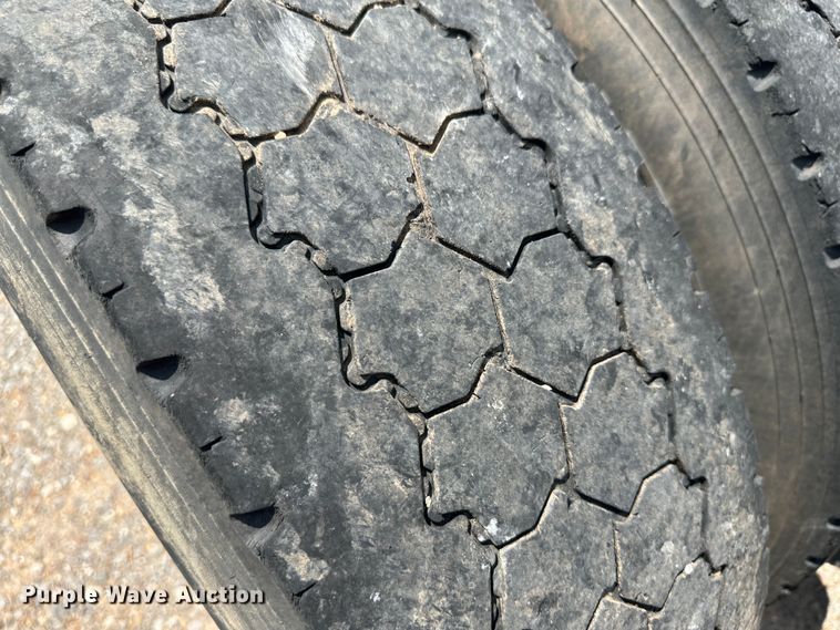 image for item NE9006 2016 Peterbilt 579  semi truck