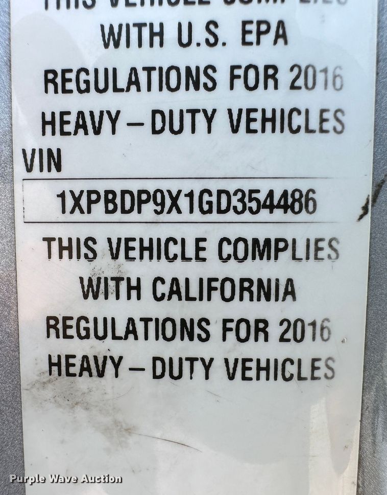 image for item NE9006 2016 Peterbilt 579  semi truck