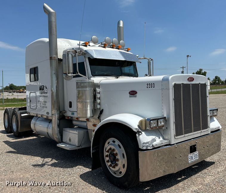 image for item NE9008 2005 Peterbilt 379  semi truck