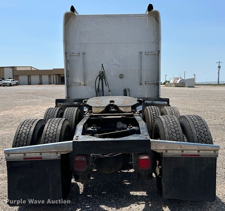 image for item NE9008 2005 Peterbilt 379  semi truck