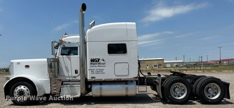 image for item NE9008 2005 Peterbilt 379  semi truck
