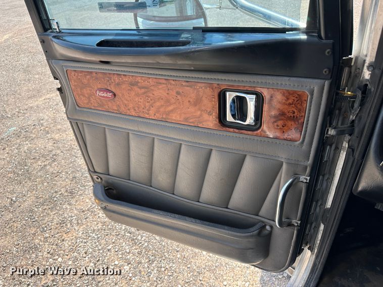 image for item NE9008 2005 Peterbilt 379  semi truck