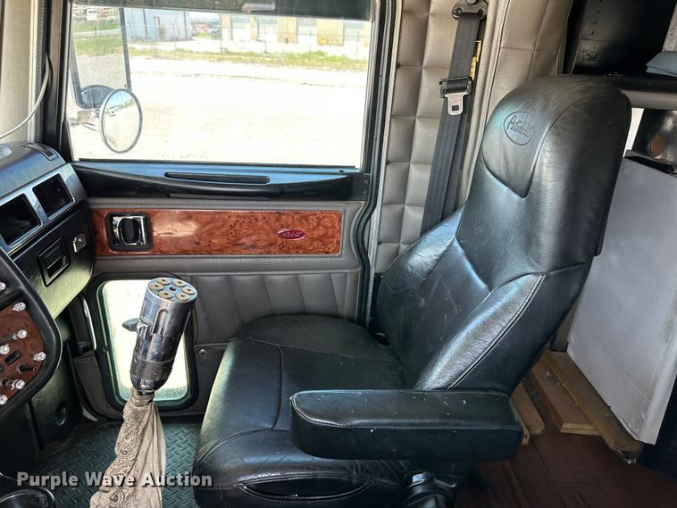 image for item NE9008 2005 Peterbilt 379  semi truck