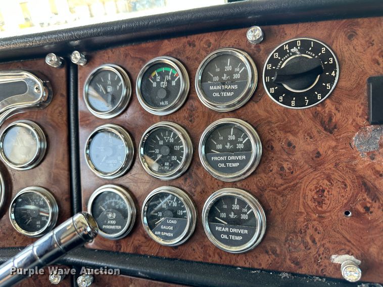 image for item NE9008 2005 Peterbilt 379  semi truck