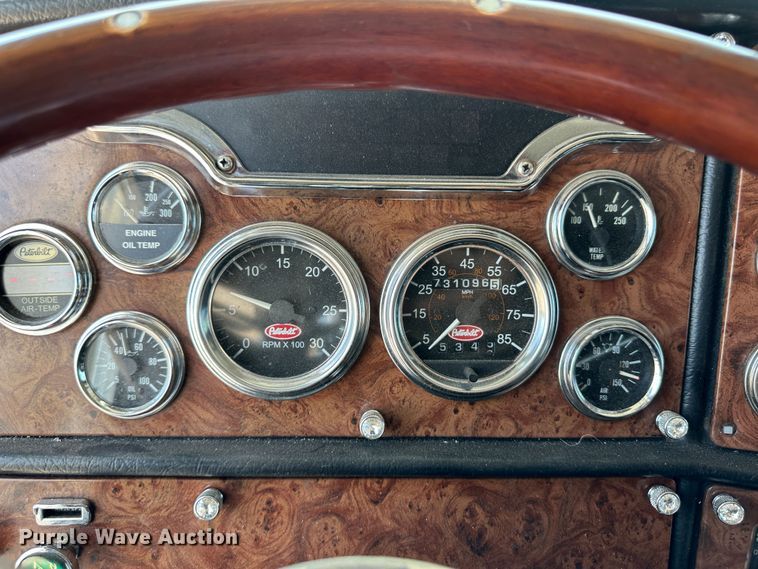 image for item NE9008 2005 Peterbilt 379  semi truck