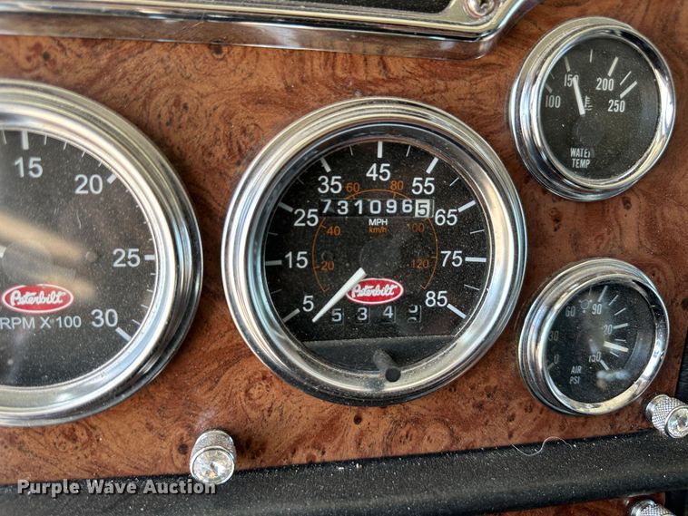 image for item NE9008 2005 Peterbilt 379  semi truck