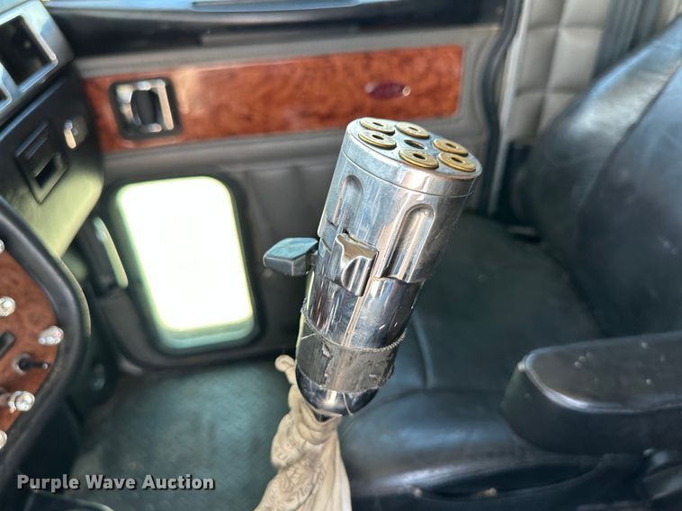 image for item NE9008 2005 Peterbilt 379  semi truck