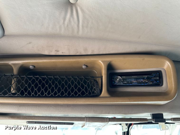 image for item NE9008 2005 Peterbilt 379  semi truck