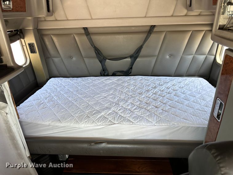 image for item NE9008 2005 Peterbilt 379  semi truck