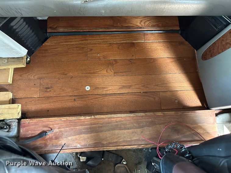 image for item NE9008 2005 Peterbilt 379  semi truck