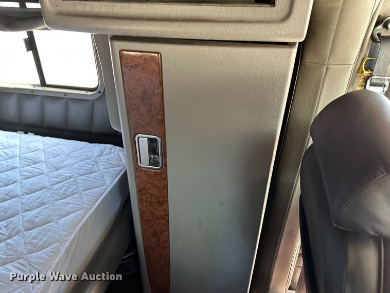 image for item NE9008 2005 Peterbilt 379  semi truck