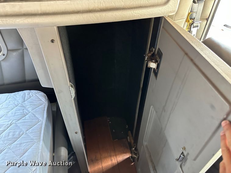 image for item NE9008 2005 Peterbilt 379  semi truck