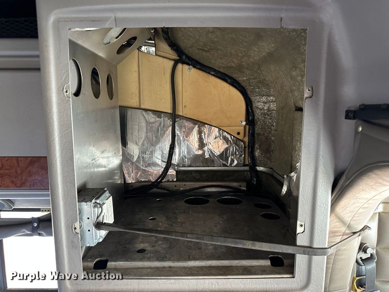 image for item NE9008 2005 Peterbilt 379  semi truck