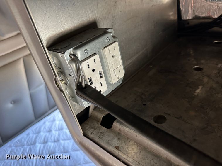 image for item NE9008 2005 Peterbilt 379  semi truck