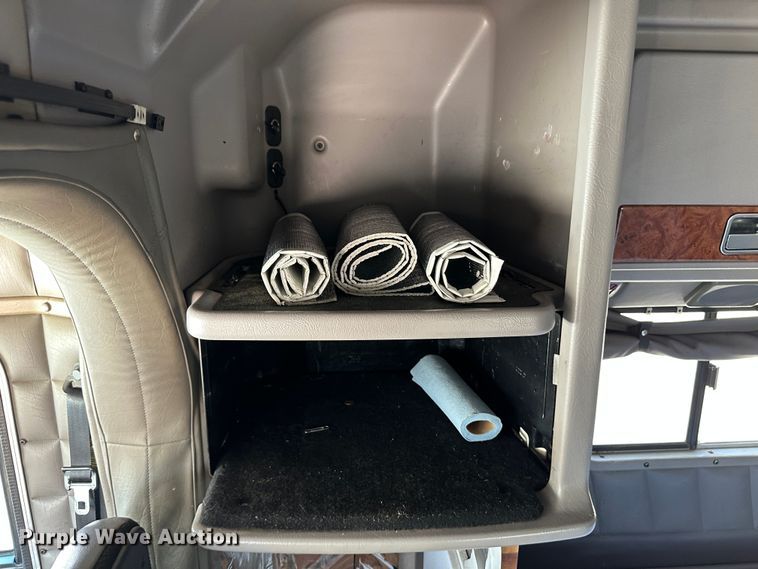 image for item NE9008 2005 Peterbilt 379  semi truck