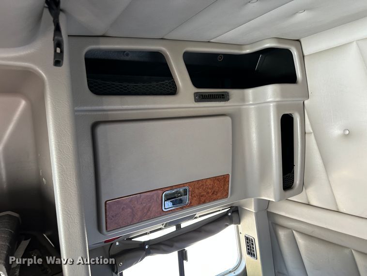 image for item NE9008 2005 Peterbilt 379  semi truck