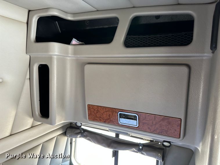 image for item NE9008 2005 Peterbilt 379  semi truck