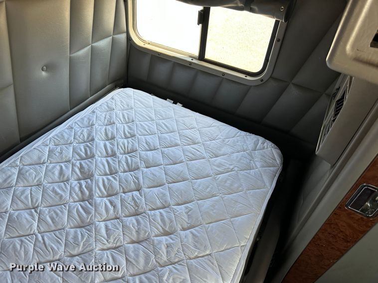 image for item NE9008 2005 Peterbilt 379  semi truck