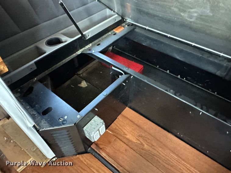 image for item NE9008 2005 Peterbilt 379  semi truck