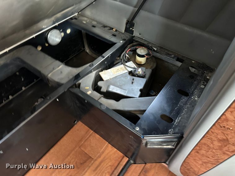 image for item NE9008 2005 Peterbilt 379  semi truck