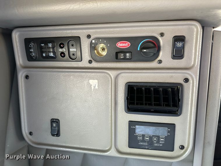 image for item NE9008 2005 Peterbilt 379  semi truck