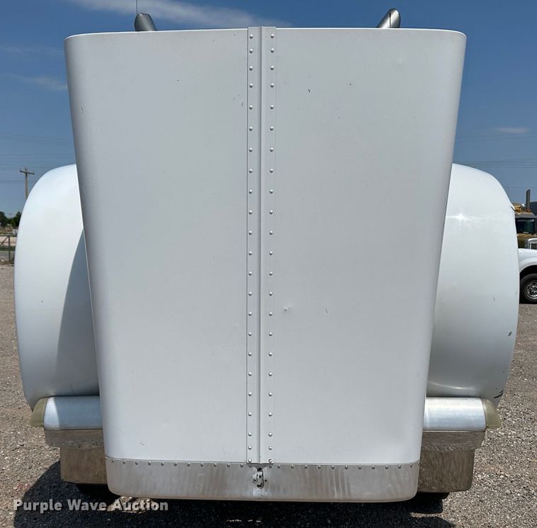 image for item NE9008 2005 Peterbilt 379  semi truck