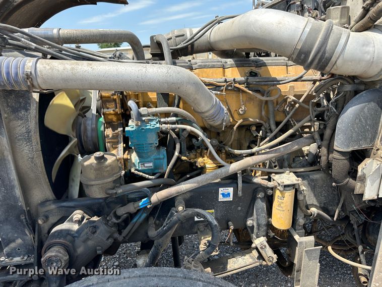 image for item NE9008 2005 Peterbilt 379  semi truck