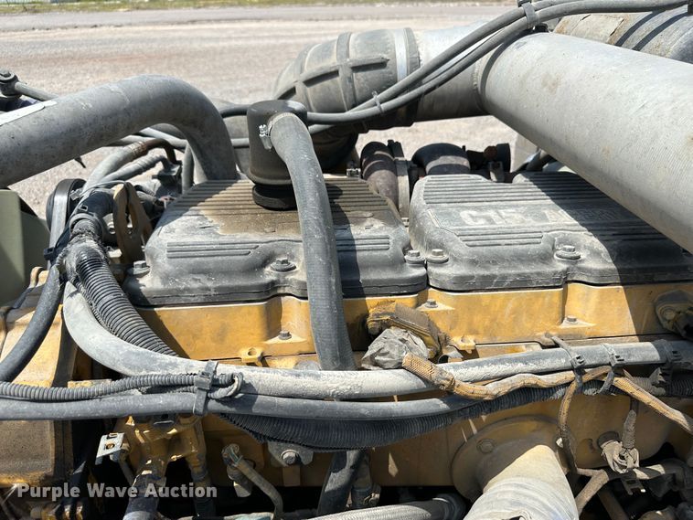 image for item NE9008 2005 Peterbilt 379  semi truck