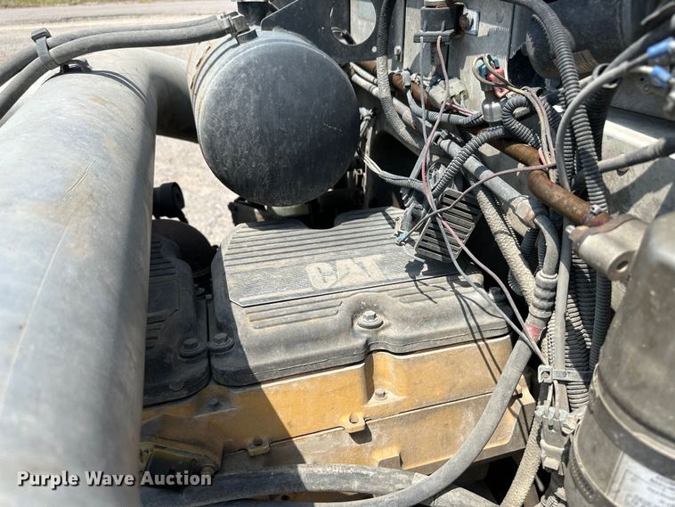 image for item NE9008 2005 Peterbilt 379  semi truck