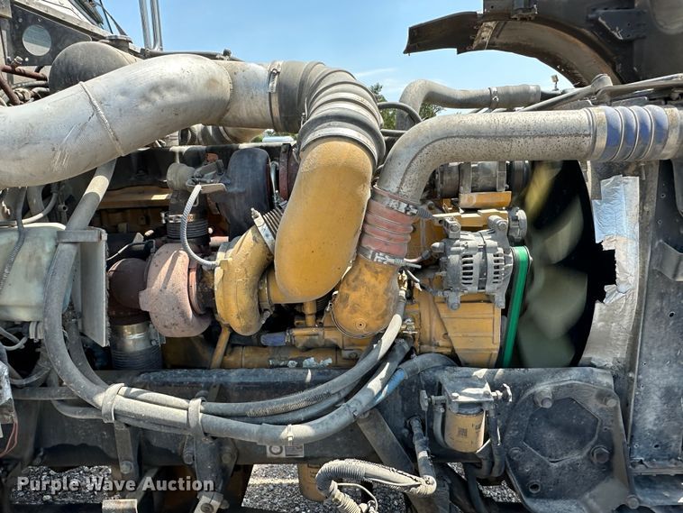 image for item NE9008 2005 Peterbilt 379  semi truck