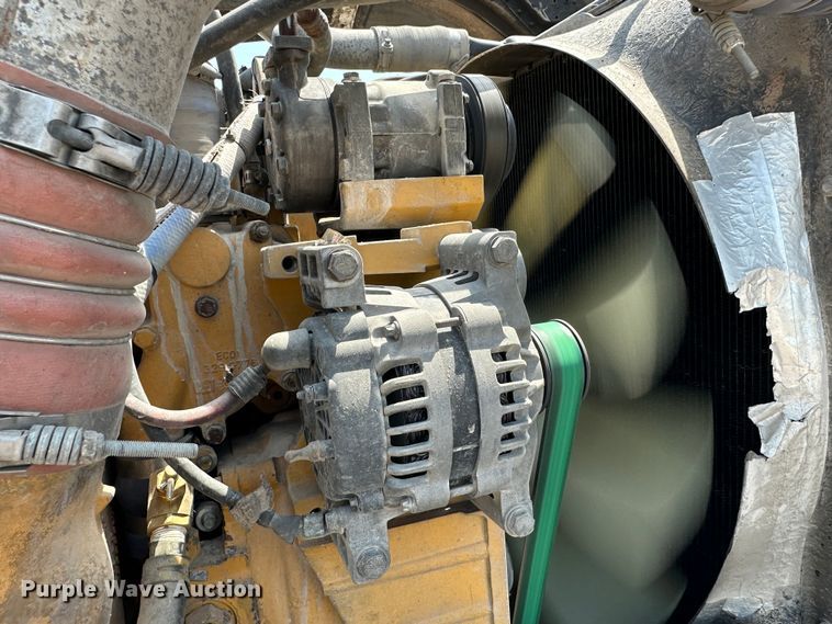 image for item NE9008 2005 Peterbilt 379  semi truck