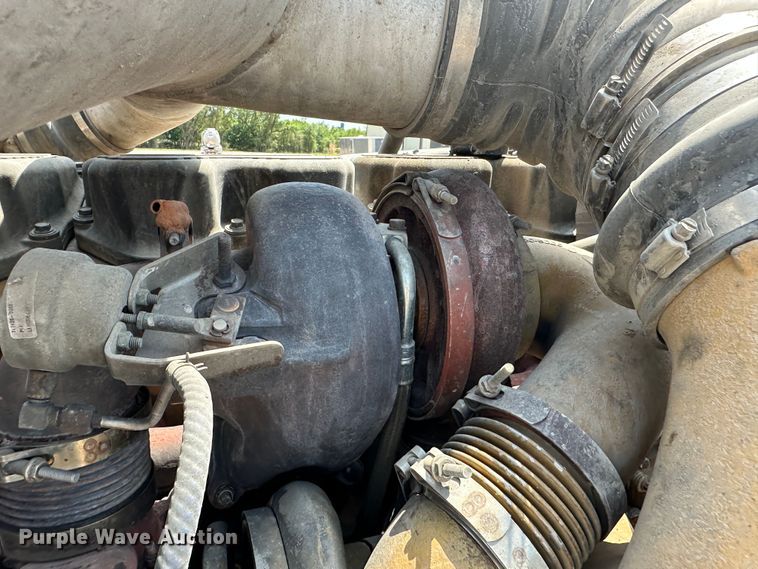 image for item NE9008 2005 Peterbilt 379  semi truck