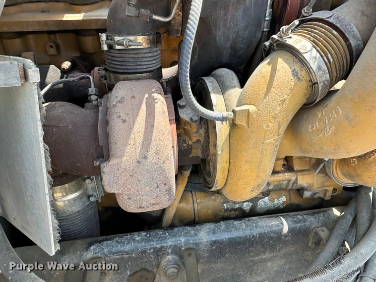 image for item NE9008 2005 Peterbilt 379  semi truck