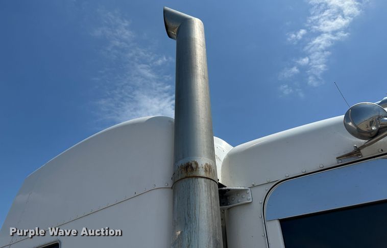 image for item NE9008 2005 Peterbilt 379  semi truck