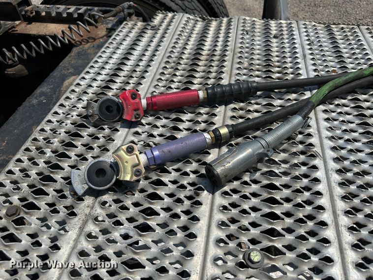 image for item NE9008 2005 Peterbilt 379  semi truck