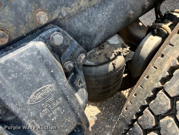 image for item NE9008 2005 Peterbilt 379  semi truck