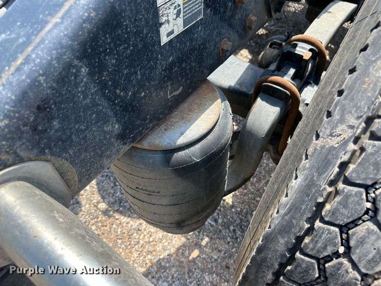 image for item NE9008 2005 Peterbilt 379  semi truck