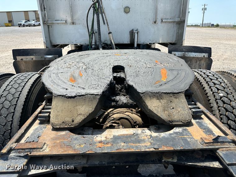 image for item NE9008 2005 Peterbilt 379  semi truck